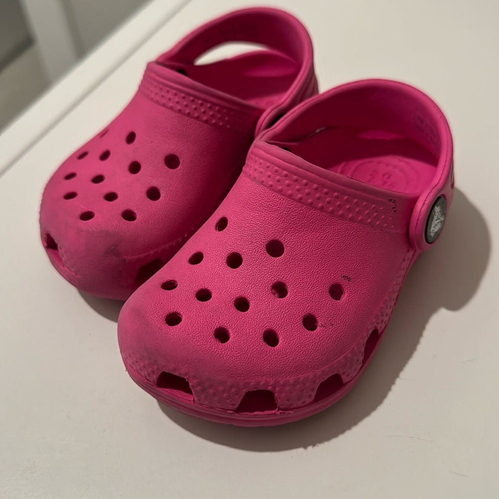 Toddler crocs, size 6